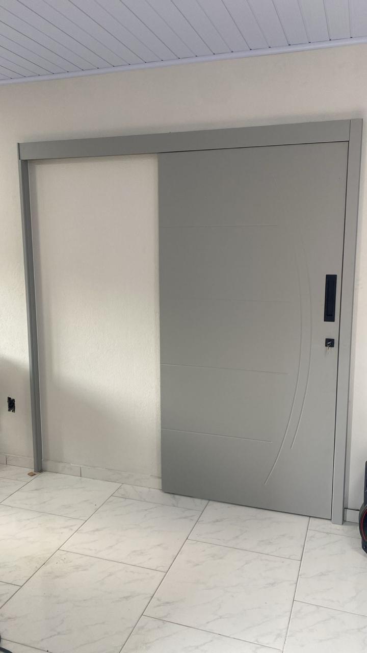 Porta de Correr Cinza Platina
